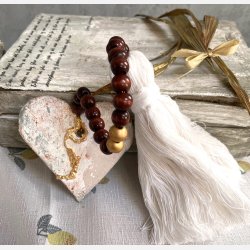 Hjerte med brune tr�perler og kvast