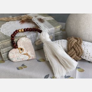 Hjerte med brune tr�perler og kvast