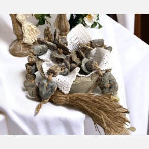 K�de med lille hjerte og kvast, m�rk