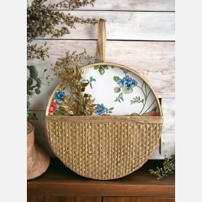 Ring til oph�ng, med blomstret tapet