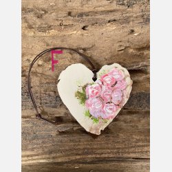 H�ndmalede hjerter til oph�ng