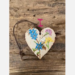 H�ndmalede hjerter til oph�ng