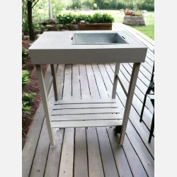 Plantebord i gr� med zink vask