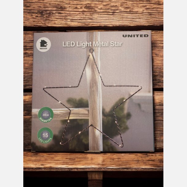 Metal stjerne i sort med 15 LED lys
