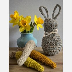 H�klet p�skehare, jute/lysebl� bomuld