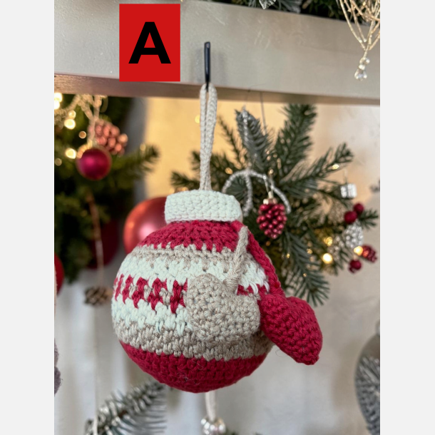 H�klet julekugle med hjertevedh�ng, 2 varianter