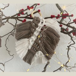 Macram� blad med bambusring m. tv�rstriber, flere farver