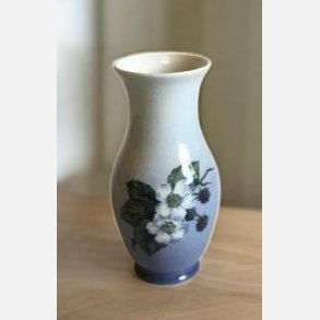 Royal Copenhagen - Vase med bromb�r 288