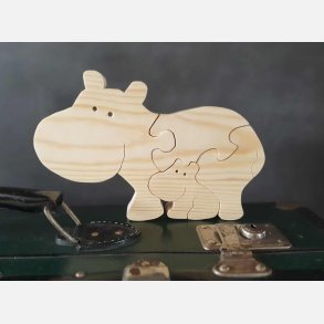 Flodhest i tr�, udsk�ret som puslespil